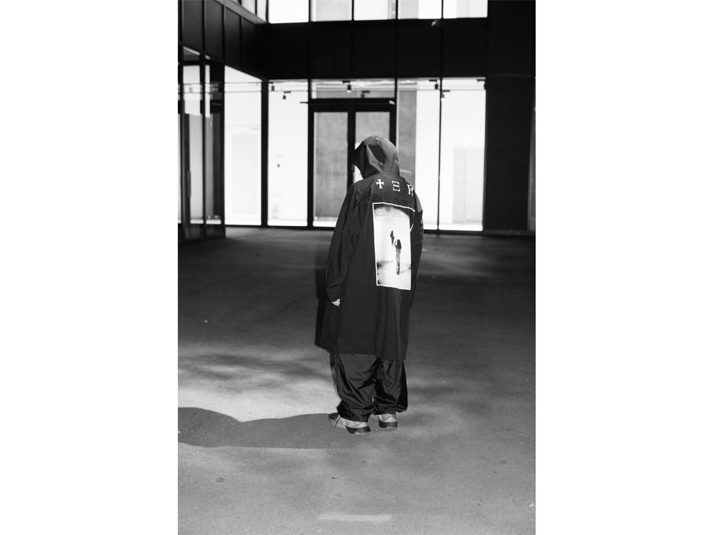 GEZAN Packable Rain Poncho One Red