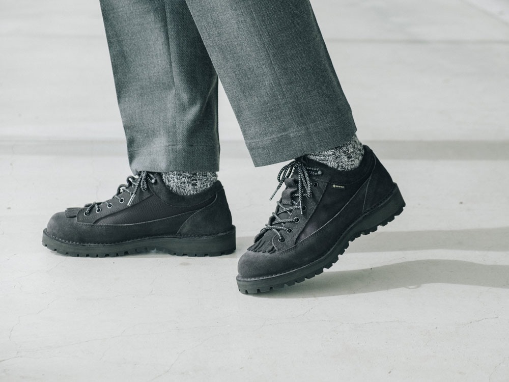 ベージュ系スエード素材スノーピーク✖️ダナー　DANNER FIELD LOW SP