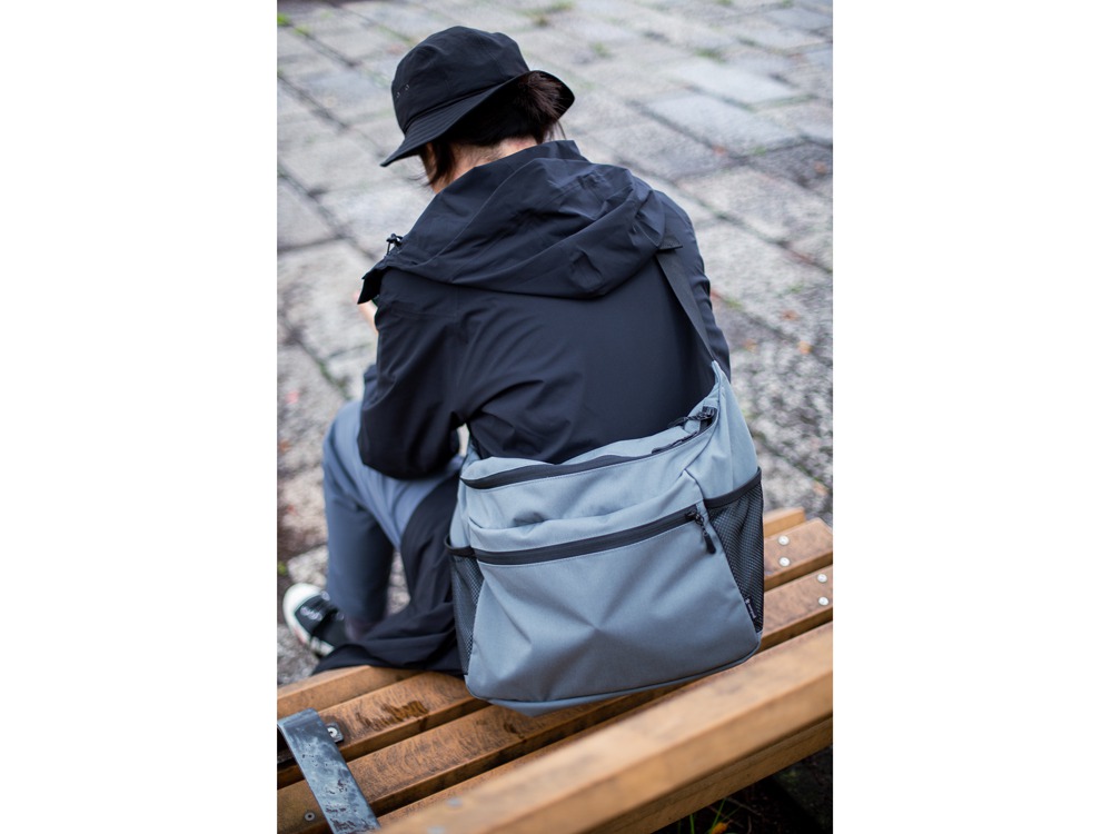 Everyday Use Middle Shoulder Bag One Black